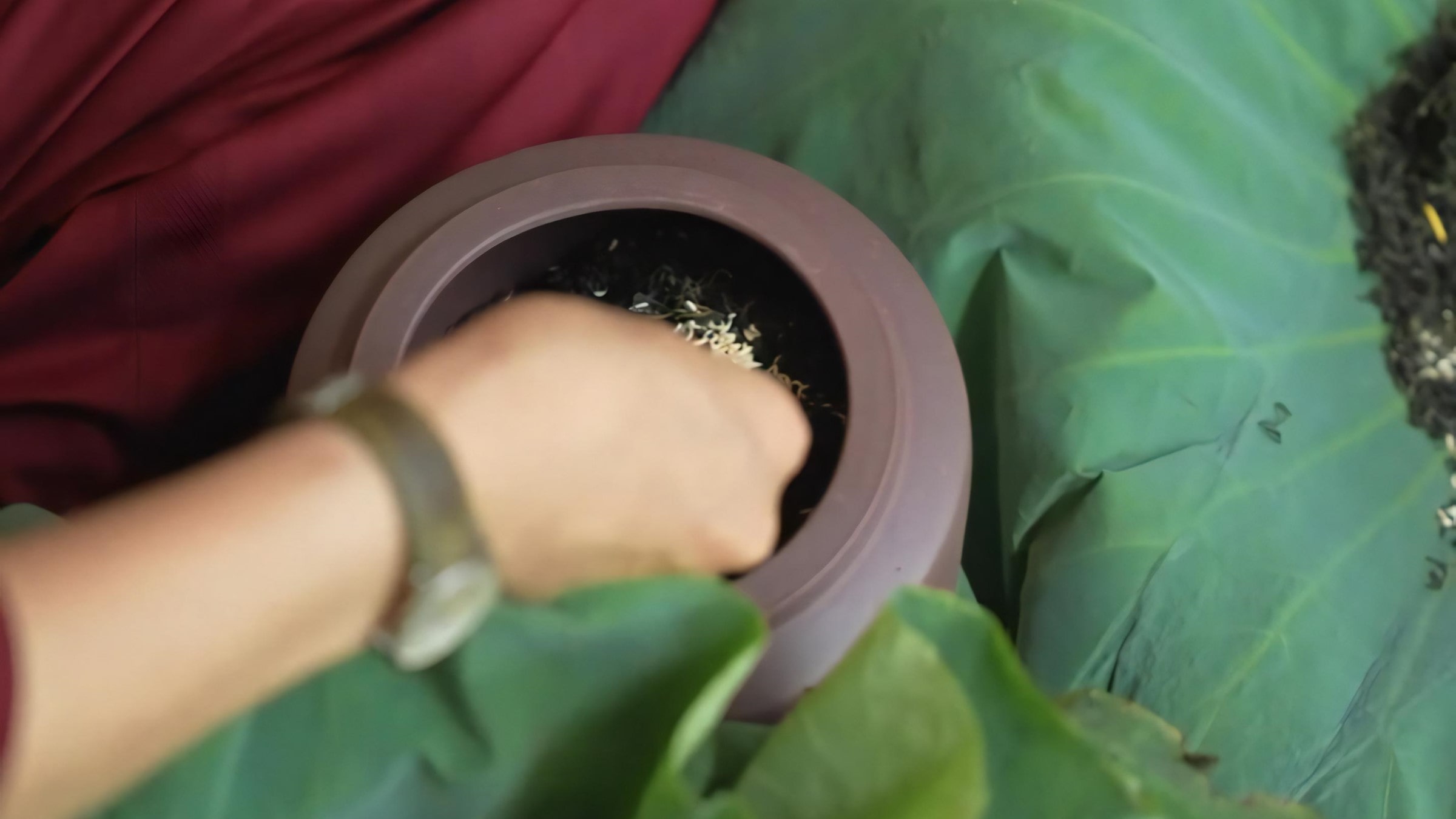 West Lake Lotus Tea Legend — Part II: The Art of Handcrafted Lotus Scenting 16 artisan-must-maintain-not-just-physical-cleanliness-but-spiritual-purity