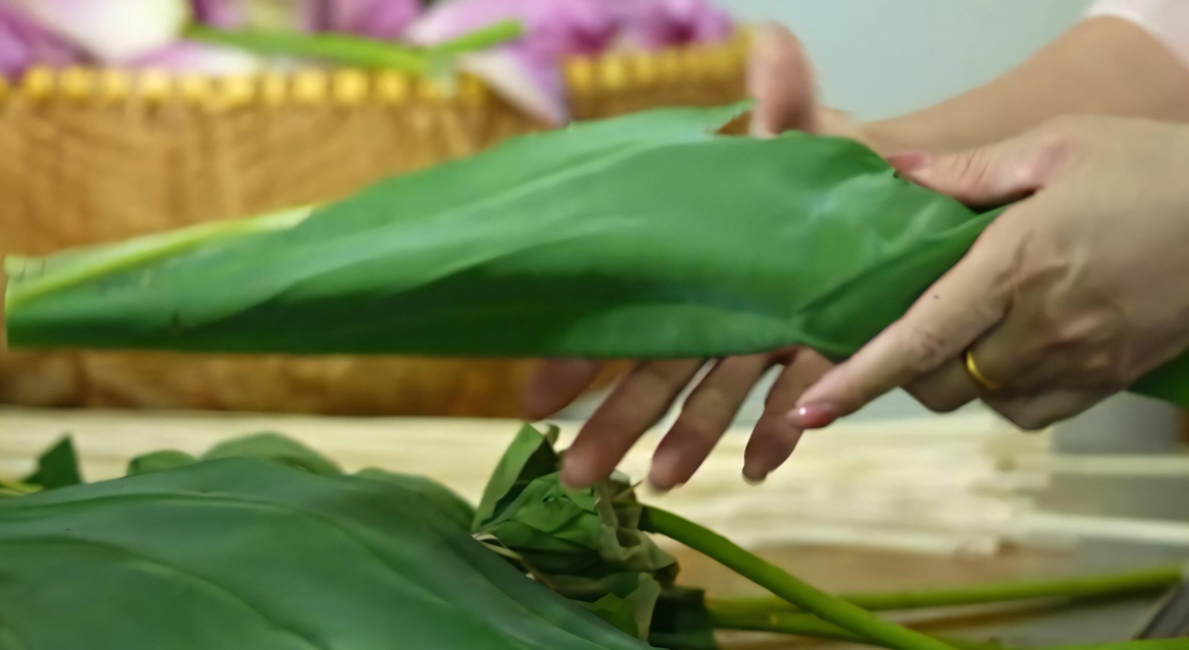 West Lake Lotus Tea Legend — Part II: The Art of Handcrafted Lotus Scenting 30 fresh-scenting-step-6